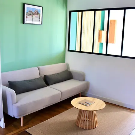 Quai Des Ducs 公寓 *